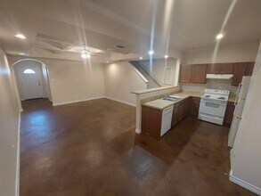 5006 Summit Pass in San Antonio, TX - Building Photo - Building Photo