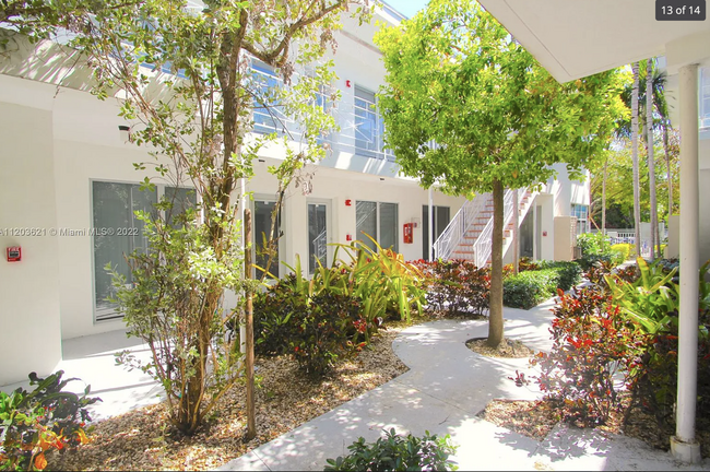 1560 Pennsylvania Ave, Unit 214 in Miami Beach, FL - Building Photo - Building Photo