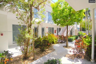 1560 Pennsylvania Ave, Unit 214 in Miami Beach, FL - Building Photo - Building Photo