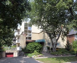 172 Sherwood Ave in Toronto, ON - Building Photo