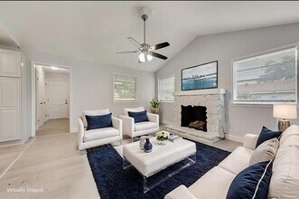 309 Travis St in Italy, TX - Building Photo - Building Photo