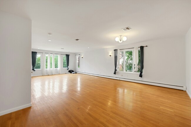 412B 1st St in Palisades Park, NJ - Building Photo - Building Photo