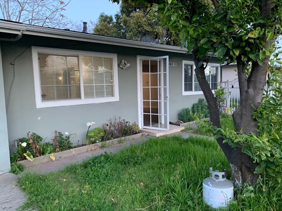 38010 Vallejo St in Fremont, CA - Building Photo