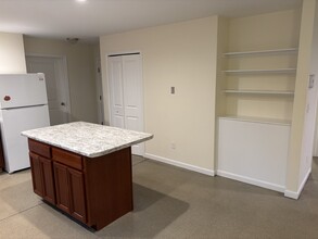 10 Old Barn Rd, Unit 1 in Walpole, ME - Building Photo - Building Photo
