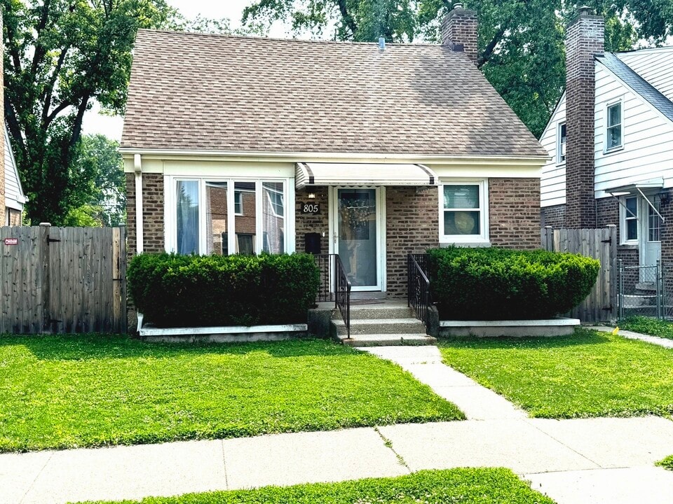 805 Norfolk Ave in Westchester, IL - Building Photo