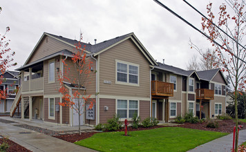 Sumner Square in Sumner, WA - Foto de edificio - Building Photo