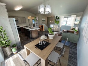 1071 Barnes Dr W in West Fargo, ND - Foto de edificio - Building Photo