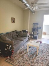 3301 W Potomac Ave, Unit G in Chicago, IL - Foto de edificio - Building Photo