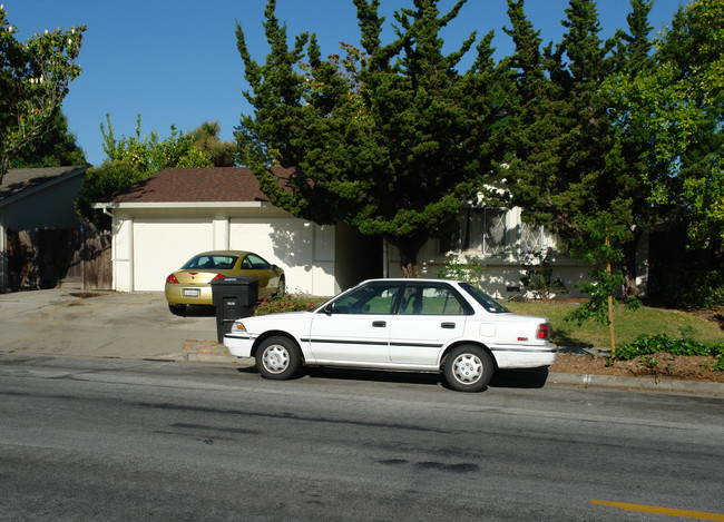 1337-1339 Kingfisher Way in Sunnyvale, CA - Foto de edificio - Building Photo