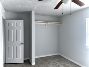 1906 Finfeather Rd in Bryan, TX - Building Photo - Building Photo