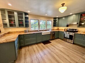 811 Alameda Ave in Monterey, CA - Building Photo - Building Photo