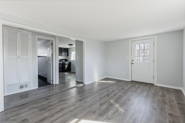 57 Pearl St in Deer Park, NY - Building Photo - Building Photo