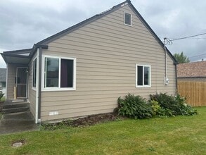1003 S 16th St in Mount Vernon, WA - Building Photo - Building Photo