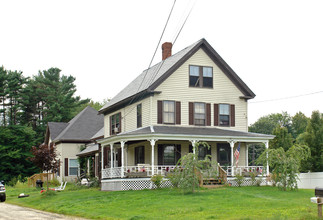 202 Elm St in Milford, NH - Foto de edificio - Building Photo