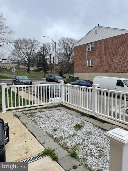 304 Christopher Pl in Primos, PA - Foto de edificio - Building Photo