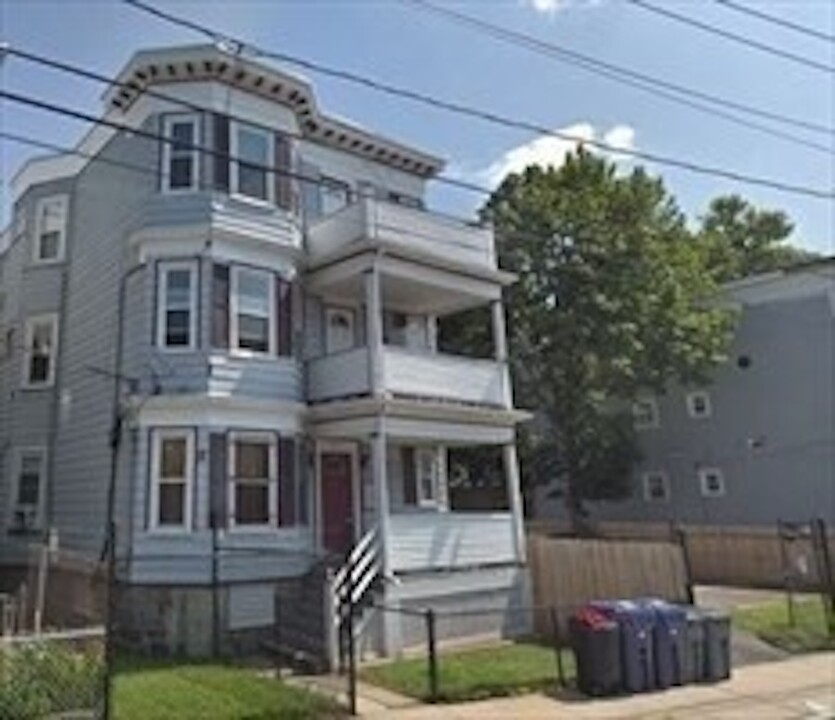 212 Norwell St, Unit 1 in Boston, MA - Building Photo