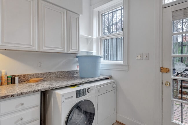 321 F St NE in Washington, DC - Building Photo - Building Photo