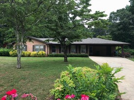 1321 Mary Dale Dr SW in Lilburn, GA - Building Photo