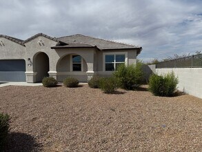 1060 W Castle Ct in Casa Grande, AZ - Building Photo - Building Photo