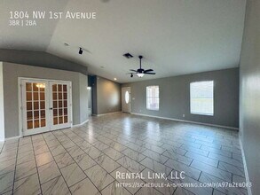 1804 NW 1st Ave in Cape Coral, FL - Foto de edificio - Building Photo