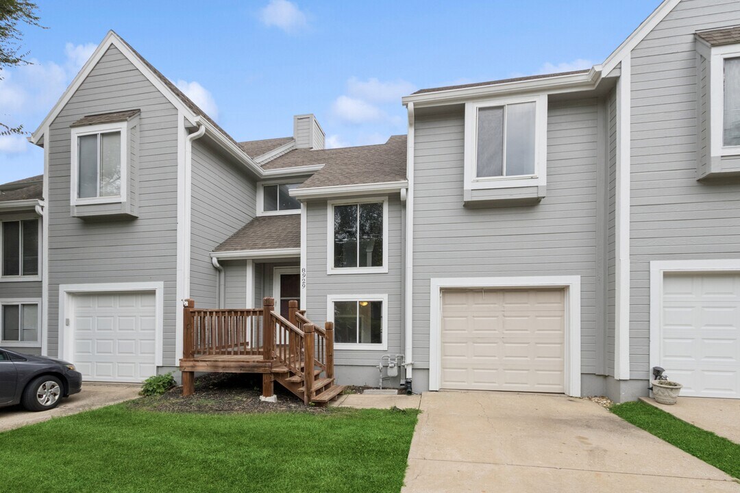 8929 Hauser St in Lenexa, KS - Building Photo