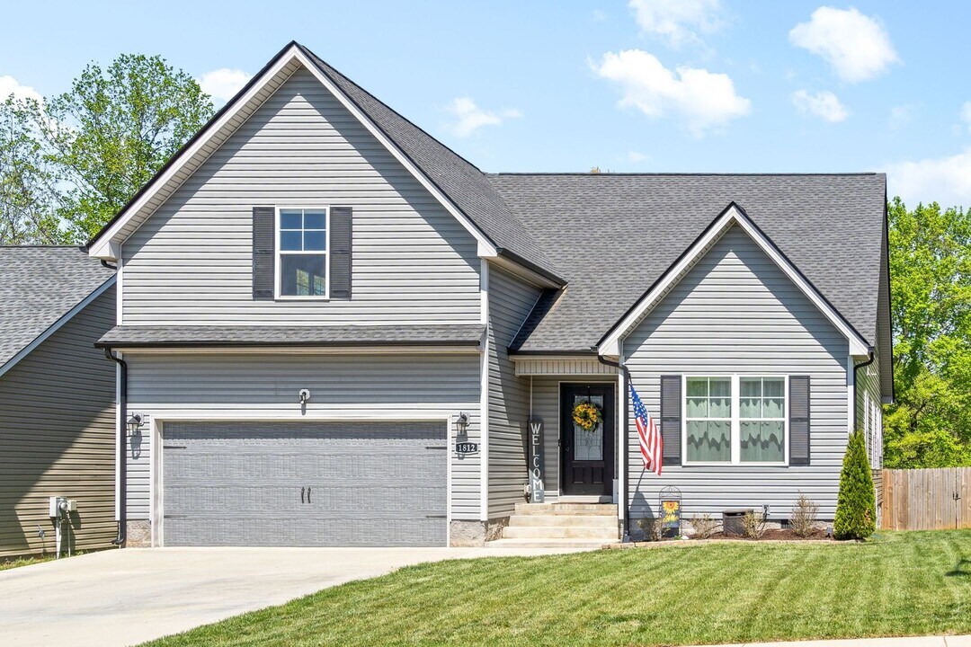 1812 Rains Rd in Clarksville, TN - Building Photo