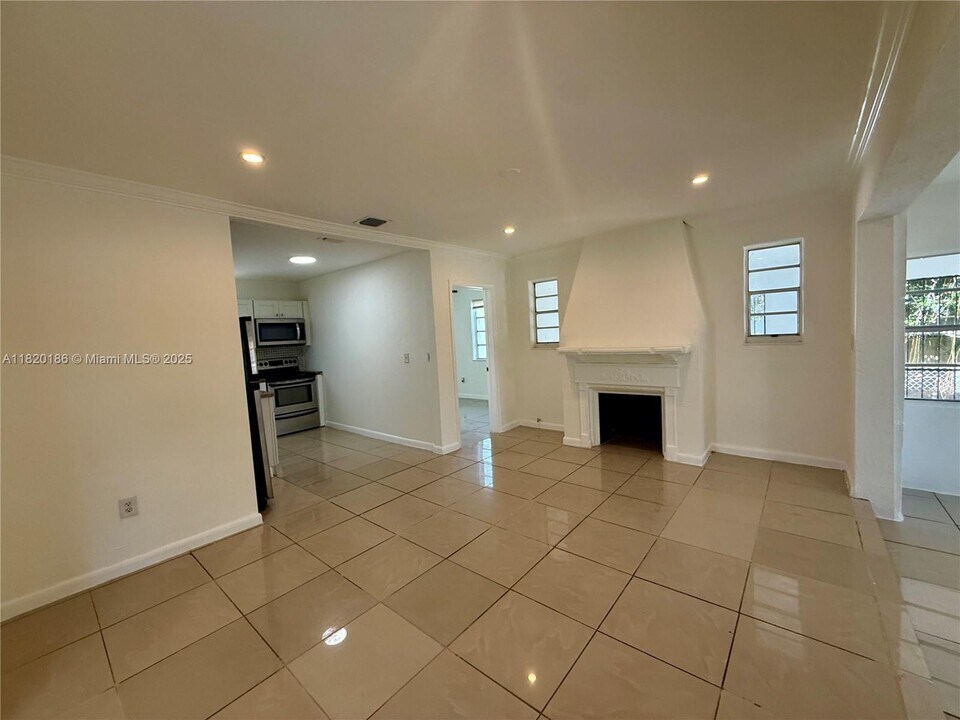 1146 NW 46th St in Miami, FL - Building Photo