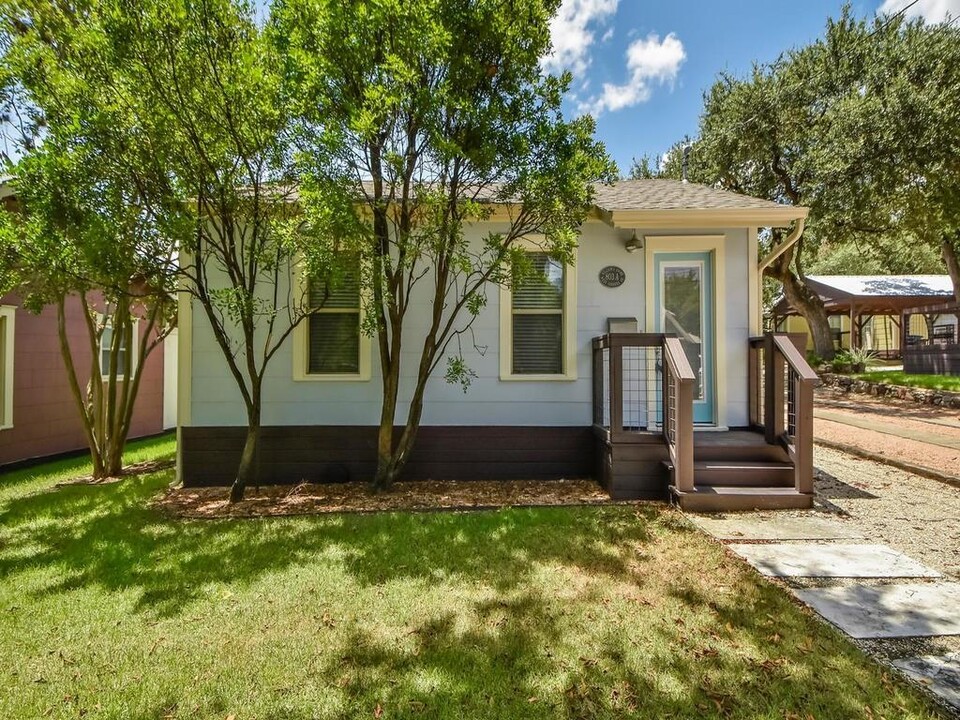 803 W Johanna St in Austin, TX - Building Photo