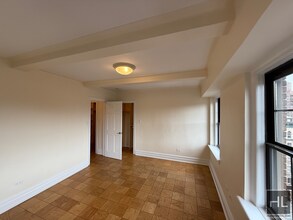 AMAZING ONE BEDROOM APARTMENT!! AMAZING DE in New York, NY - Building Photo - Building Photo