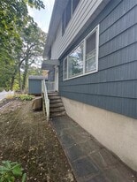 7 Dickinson Ave in East Northport, NY - Building Photo