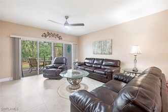 7819 Regal Heron Cir in Naples, FL - Foto de edificio - Building Photo