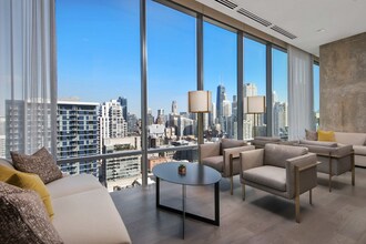 210 W Hubbard St-Unit -802 in Chicago, IL - Foto de edificio - Building Photo