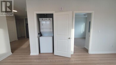 13042 Yonge St in Richmond Hill, ON - Building Photo - Building Photo