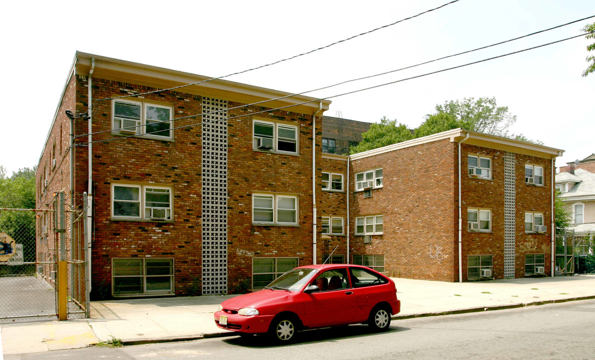 Nyendak Apartments in Newark, NJ - Building Photo