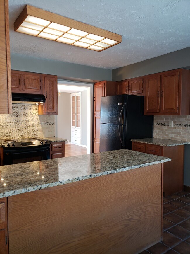 1894 S Foothill Dr in Salt Lake City, UT - Building Photo - Building Photo