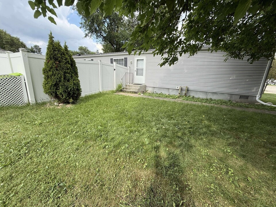 1930 Patrick Henry Cir in Urbana, IL - Building Photo