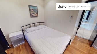 Room in Shared 3 bed/1 bath home in New York, NY - Building Photo