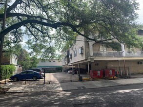 2855 St Charles Ave in New Orleans, LA - Building Photo - Building Photo