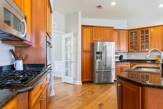 4522 Mixed Willow Pl in Chantilly, VA - Foto de edificio - Building Photo