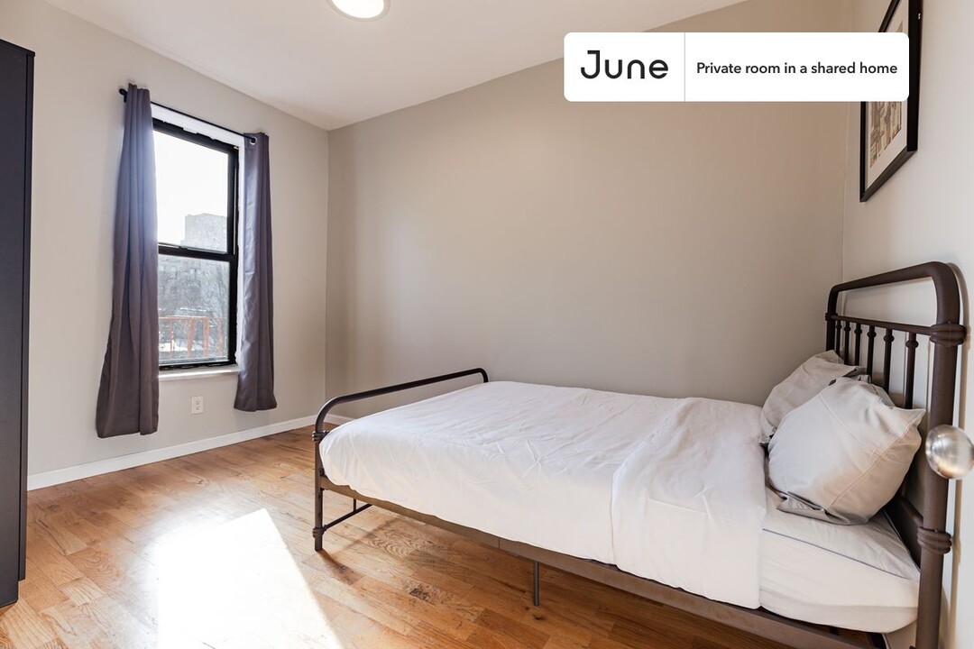 Private bedroom in 4 bed/2 bath Home in New York, NY - Building Photo
