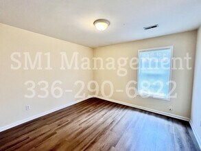 121 Thomas St in Archdale, NC - Foto de edificio - Building Photo