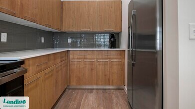 5256 International Dr in Orlando, FL - Building Photo - Building Photo