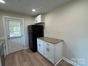 19612 Oak St, Unit 1 in Cornelius, NC - Building Photo - Building Photo
