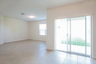 1005 SW 12th Ave in Cape Coral, FL - Building Photo - Building Photo