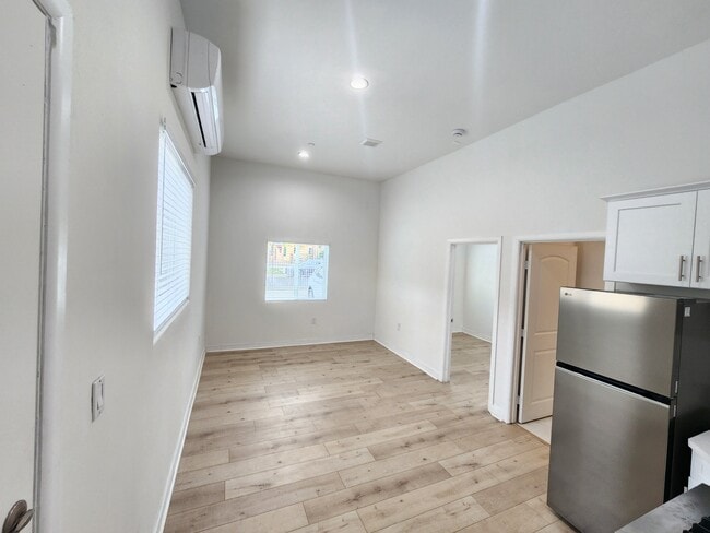 6522 Camellia Ave, Unit 6520 Camellia in North Hollywood, CA - Building Photo - Building Photo