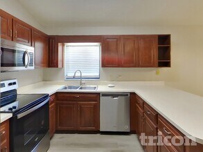 2715 Wilder Park Dr in Plant City, FL - Building Photo - Building Photo