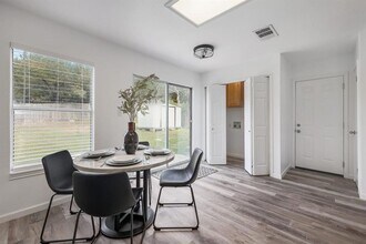 10732 Marshitahs Way in Austin, TX - Foto de edificio - Building Photo