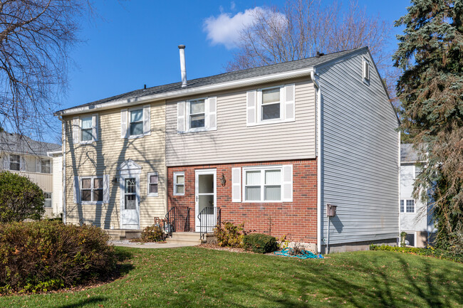 East Gate Condominiums in Hamden, CT - Building Photo - Building Photo