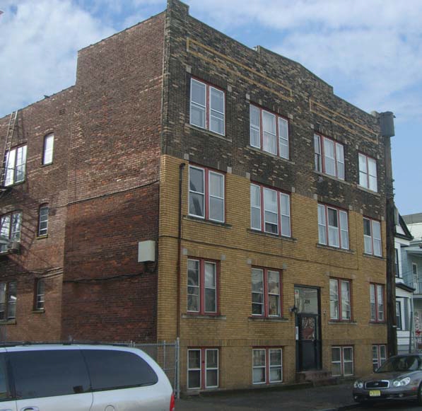 102-104 12th Ave in Paterson, NJ - Foto de edificio - Building Photo