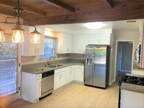 22643 Collins St in Los Angeles, CA - Building Photo - Building Photo